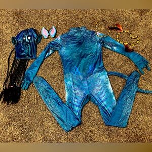 Avatar kids Halloween costume. Size Large (10/12).
